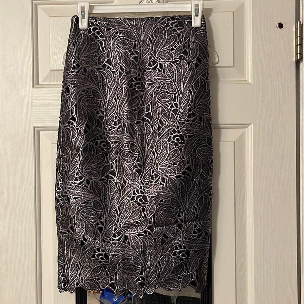 NWT White House Black Market Lace Black and Silver Pencil Skirt Size 00